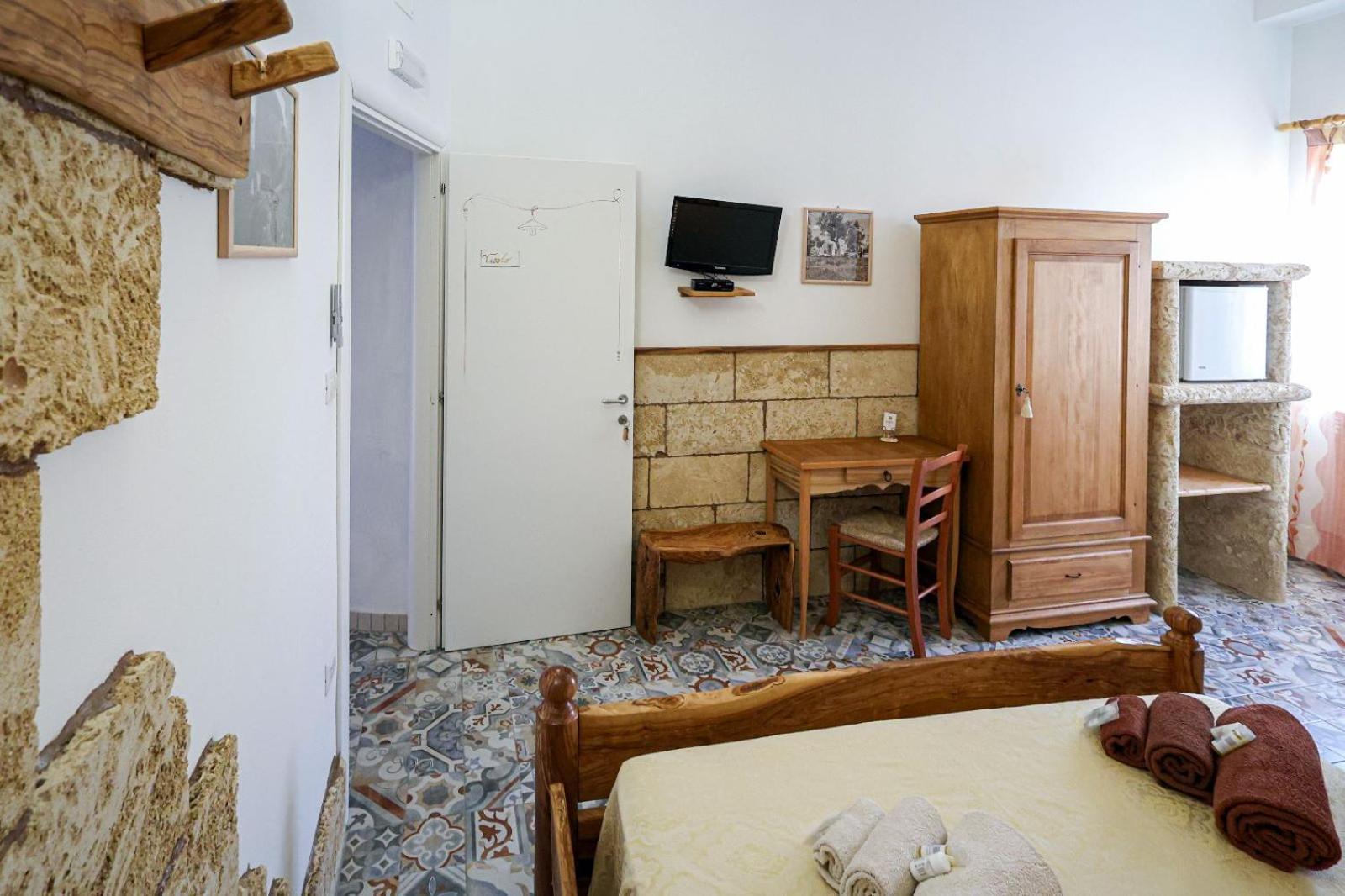 モルチャーノ・ディ・レウカ Antico Borgo Marchese Bed & Breakfast エクステリア 写真
